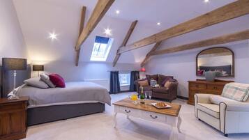 Smart TV, fireplace, DVD player, ping pong