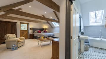 5 bedrooms, iron/ironing board, free WiFi, bed sheets