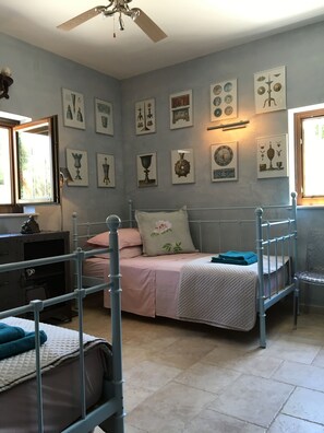 3 bedrooms, iron/ironing board, free WiFi, bed sheets