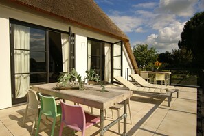 Outdoor dining - Upstairs apartment in a beautiful farmhouse (Erlecom)