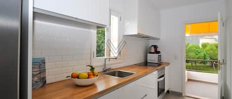 Geladeira, micro-ondas, fogão, lava-louças