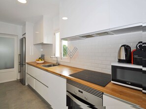 Kjøleskap, mikrobølgeovn, ovn og oppvaskmaskin