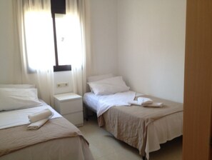 3 chambres, fer et planche à repasser, Wi-Fi gratuit