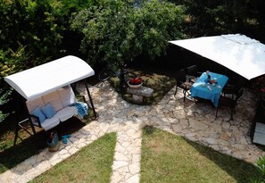 Property grounds - Pink apartment with two terraces, garden, a stone's throw from the beach (Umag)