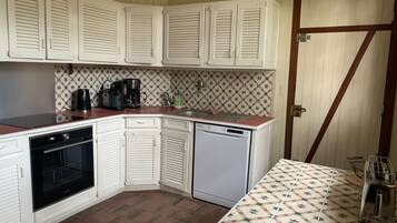 Frigorífic, microones, forn i placa de cuina