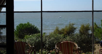 Superb Basque villa. Direct access to the sea. 7 bedrooms including 4 doubles. Sleeps 13.