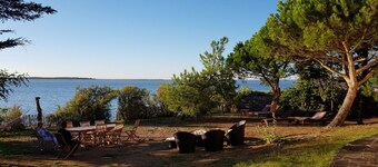 Superbe villa basque. Accès direct à la mer. 7 chambres dont 4 doubles. 13 pers.