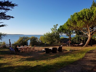 Superb Basque villa. Direct access to the sea. 7 bedrooms including 4 doubles. 12/13 p