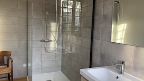 Ducha y secador de pelo