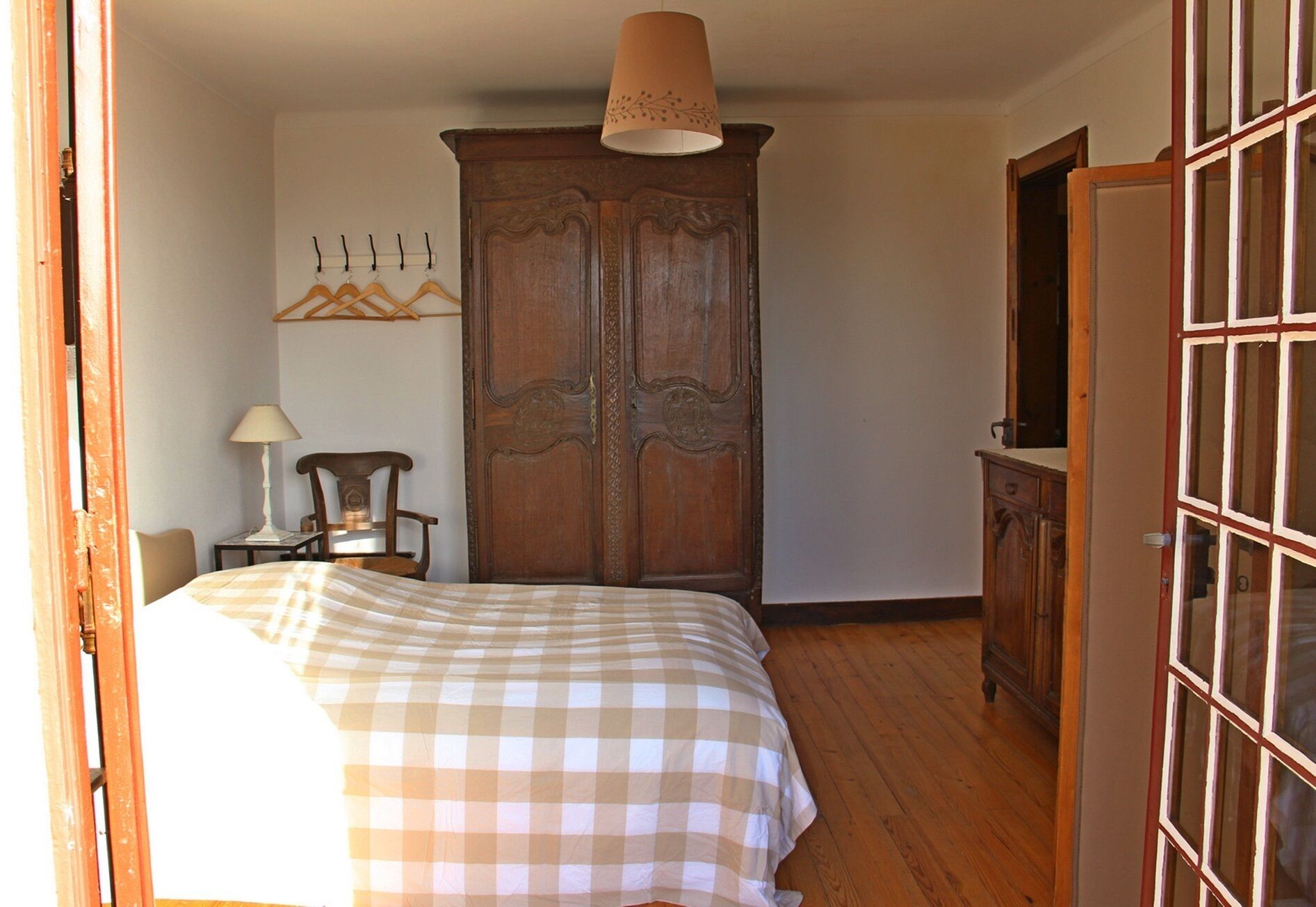 8 bedrooms, iron/ironing board, WiFi