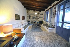 TV, fireplace, DVD player, music library