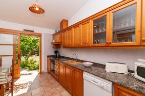Frigorifero, microonde, forno, lavastoviglie