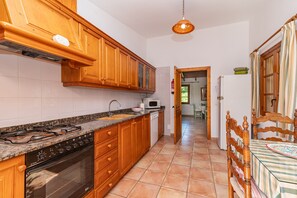 Frigorifero, microonde, forno, lavastoviglie