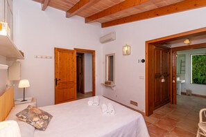 2 bedrooms, in-room safe, iron/ironing board, free WiFi - Casa Tres for four people with pool (Pollensa)