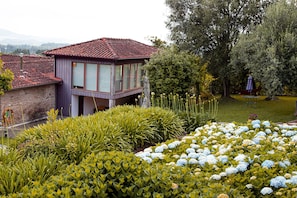 Exterior - Private farmhouse with pool, games room and large garden (Amares)