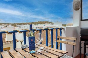 Property grounds - Gorgeous 2 bed, central Burgau Sunny balcony great views! 1 min2beach sleeps 4/6 (Burgau)