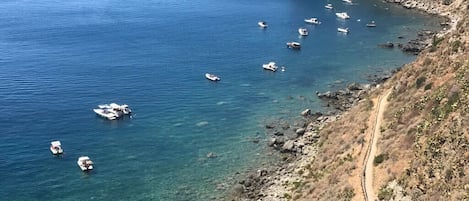 Una spiaggia nelle vicinanze