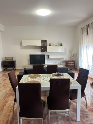 Dining - Relax a few steps from the sea - in front of the Aeolian Islands. (Spadafora)