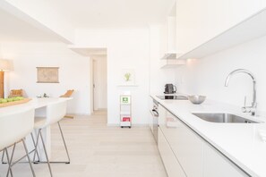 Fridge, microwave, oven, stovetop - Parede Ocean (Parede)