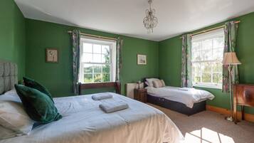 5 Schlafzimmer, Bügeleisen/Bügelbrett, WLAN, Bettwäsche