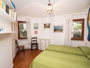 4 camere, una scrivania, ferro/asse da stiro, Wi-Fi gratuito