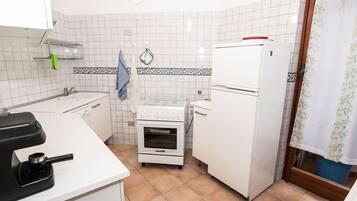 Geladeira, fogão, cooktop, lava-louças