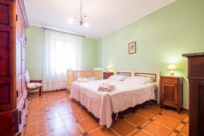 3 bedrooms, in-room safe, iron/ironing board, free WiFi - House in Tuscany immersed in greenery (Foiano della Chiana)