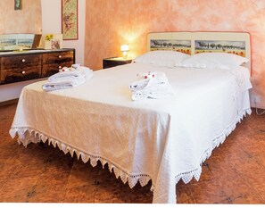 3 quartos, cofres nos quartos, ferros/tábuas de passar roupa