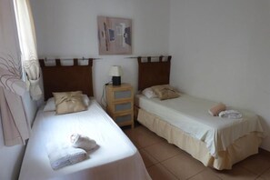 2 dormitoris, planxa i posts de planxar, wifi i roba de llit 