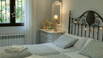 3 sovrum, skrivbord, ljudisolering och strykjÀrn/strykbrÀda