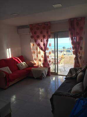 Smart TV, books - APARTMENT, PENTHOUSE WITH SEA VIEWS (Torrevieja)