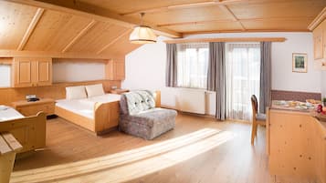Chambre Triple | Coffres-forts dans les chambres, bureau, rideaux occultants