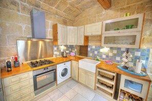 Fridge, oven, coffee/tea maker, electric kettle