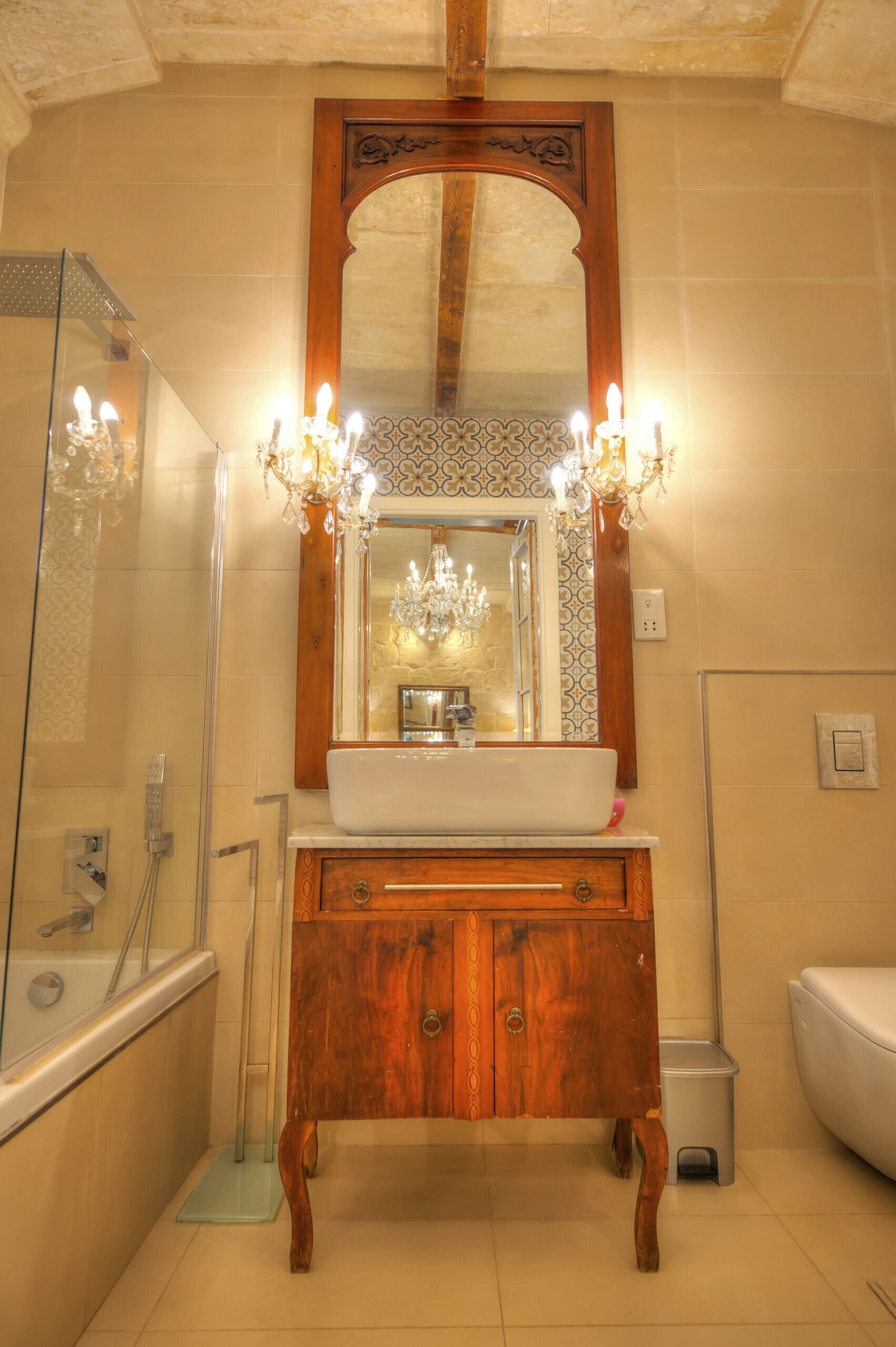 Bathtub, hair dryer, towels