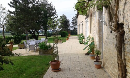 Longère de caractère de 250 m2 , entièrement rénovée pour vous .