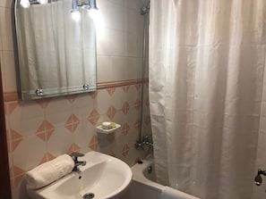 Vasca, asciugacapelli, asciugamani