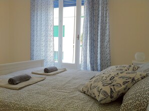 3 chambres, fer et planche à repasser, Wi-Fi, draps fournis