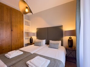 2 bedrooms, iron/ironing board, Internet, bed sheets