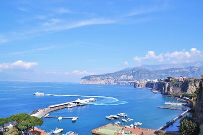Villa l'Ulivina - The chalet of harmony, colors and flowers in Sorrento 