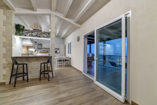 Ducezio, apartment with terrace and panoramic sea view in Donnalucata