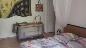 1 多间卧室、熨斗/熨衣板、旅行婴儿床、免费 WiFi