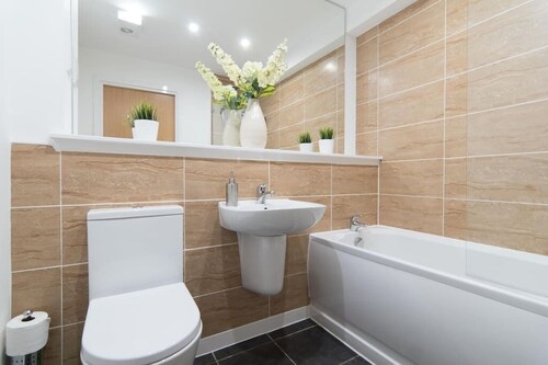 ByEvo 6 Brabloch - Modern Apartment close to Paisley and GLA