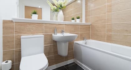 ByEvo 6 Brabloch - Modern Apartment close to Paisley and GLA