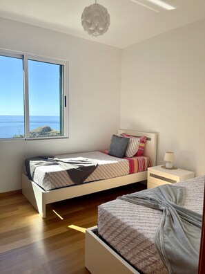 3 chambres, fer et planche à repasser, lit de bébé portatif, Wi-Fi