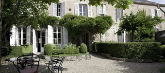 Encanto Gites de Charme L 'Ancien Presbytère Larochemillay, Francia