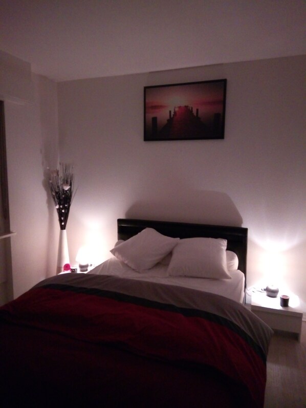 2 chambres, fer et planche à repasser, accès Internet, draps fournis