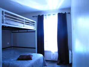 4 slaapkamers, een strijkplank/strijkijzer, wifi, beddengoed