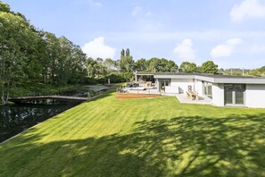 المنطقة المحيطة بالمنشأة