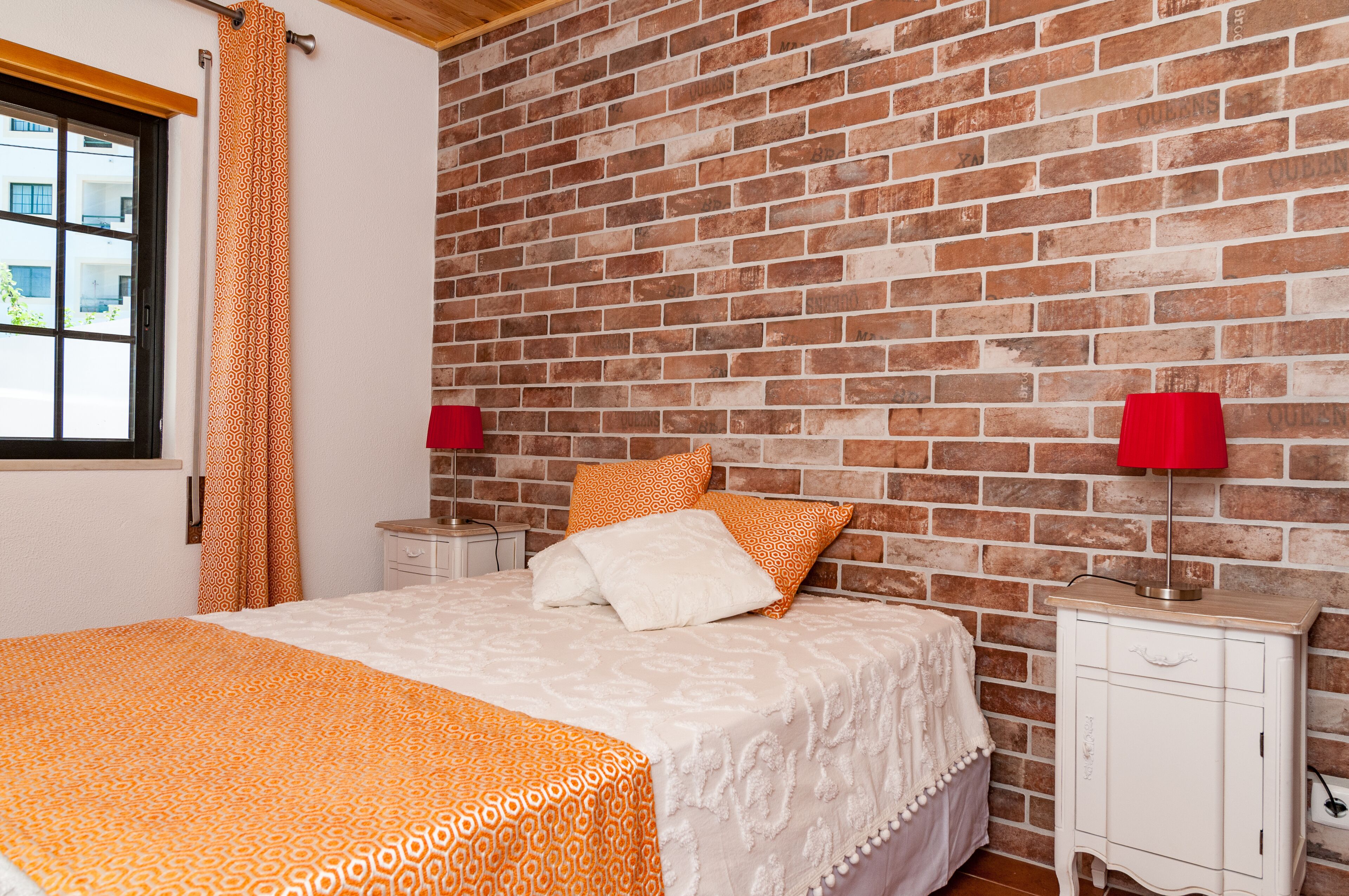 5 quartos, ferros/tábuas de passar roupa, Wi-Fi, roupa de cama