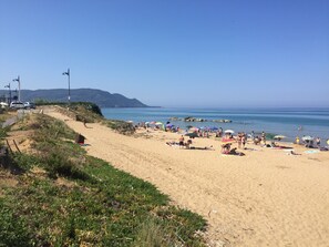 Beach nearby - BEACHSIDE VILLA: Apartment with terrace - Relaxing Getaway  (Santa Maria)